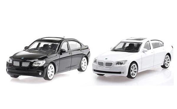1:43 Scale Silver / Black / White Diecast BMW 750 Li Car Model