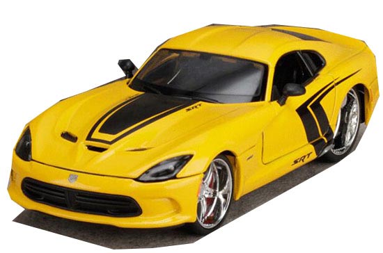 Yellow 1:24 Scale MaiSto Diecast 2013 Dodge SRT Viper GTS Model