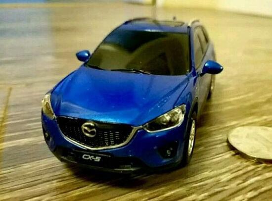 Blue / Red 1:43 Scale Mazda CX-5 SUV Toy