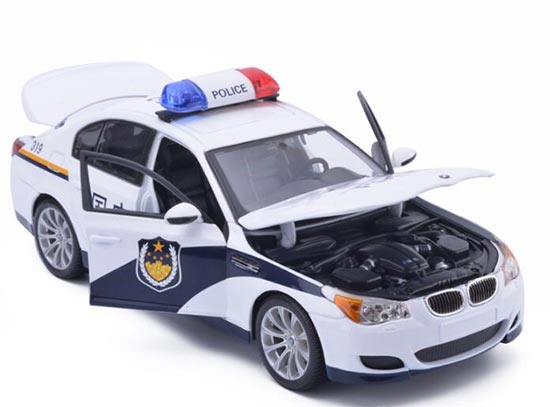 White 1:18 Scale MaiSto Police Diecast BMW M5 Model