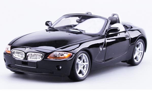 Black / White 1:18 Scale Bburago Diecast BMW Z4 Model