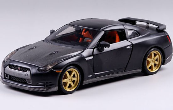 1:24 Scale Maisto Black Die-Cast 2009 Nissan GT-R Model