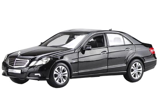 Black 1:18 Scale Maisto Diecast Mercedes-Benz E300L Model