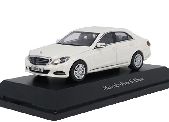 Blue / White 1:43 Scale Diecast Mercedes-Benz E-Class Model