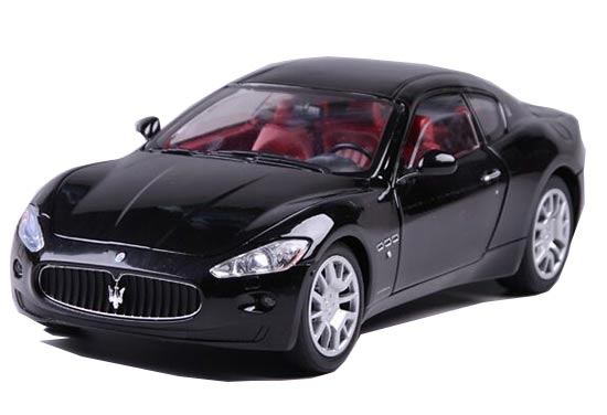 1:18 White / Black Motormax Diecast Maserati Gran Turismo Model