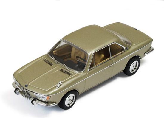 IXO 1:43 White / Champagne Diecast 1970 BMW 2000CS Model