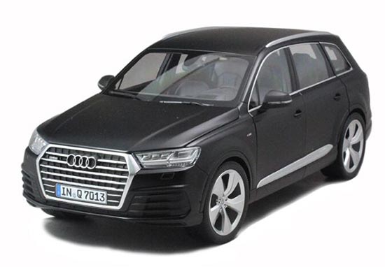 1:18 Black / White / Brown / Blue Diecast Audi New Q7 Model