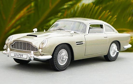 Champagne 1:18 Scale Hotwheels Diecast Aston Matin DB5 Model