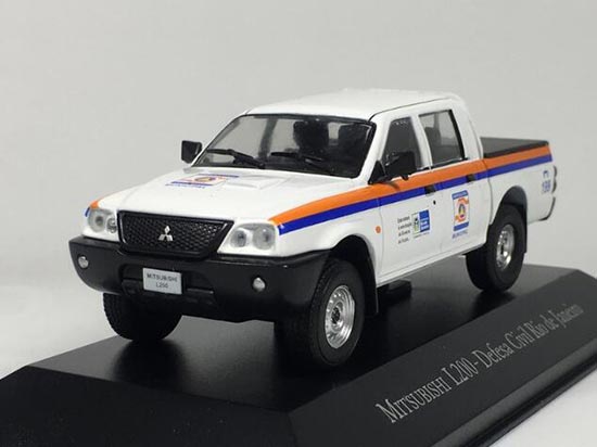 White 1:43 Scale IXO Diecast Mitsubishi L200 Pickup Truck Model