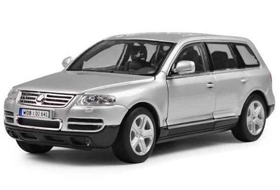 1:18 Scale Gray / Silver Welly Diecast VW Touareg Model
