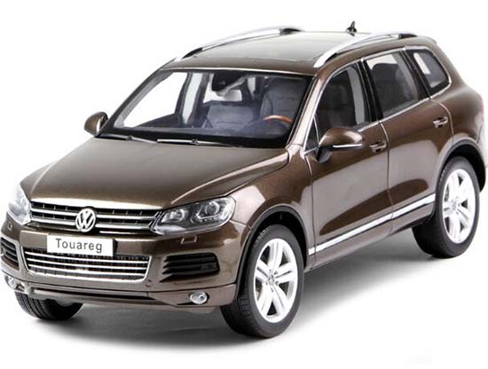 1:18 Scale Silver / Black / Brown Diecast VW Touareg SUV Model