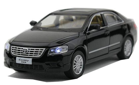 Kids 1:32 Scale Black / White Toyota Camry Car Toy